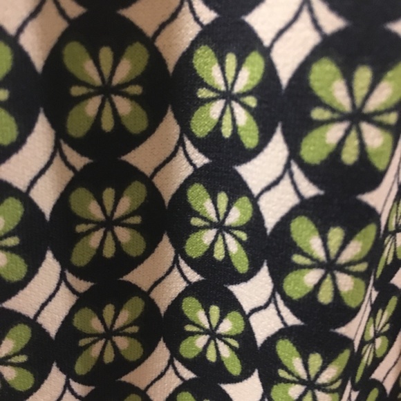 Tres Chic Skirt - Picture 4 of 6